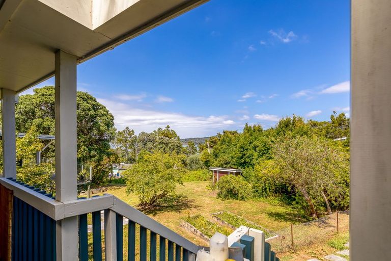 Photo of property in 91 Kauri Point Road, Laingholm, Auckland, 0604