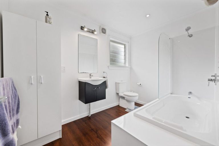 Photo of property in 35 Kotare Street, Hilltop, Taupo, 3330