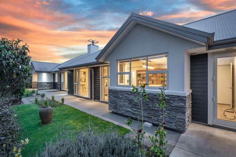 Photo of property in 4 Levinge Lane, Hillmorton, Christchurch, 8024