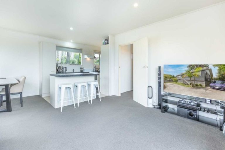 Photo of property in 33 Keegan Drive, Massey, Auckland, 0614