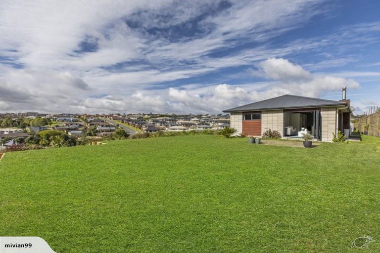 Photo of property in 8 Southill Way, Pyes Pa, Tauranga, 3112