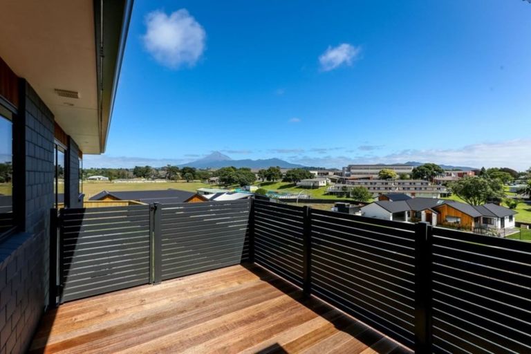 Photo of property in 4 Oliver O'leary Way, Westown, New Plymouth, 4310