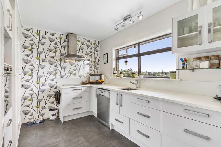 Photo of property in 96 Colwill Road, Massey, Auckland, 0614