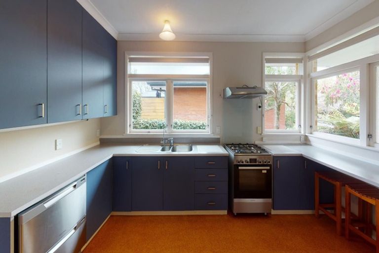 Photo of property in 19 Surrey Crescent, Hokowhitu, Palmerston North, 4410