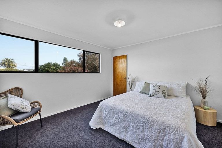 Photo of property in 11 Finer Place, Hawera, 4610