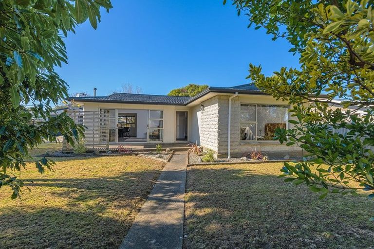 Photo of property in 8 Chelmarsh Place, Highbury, Palmerston North, 4412