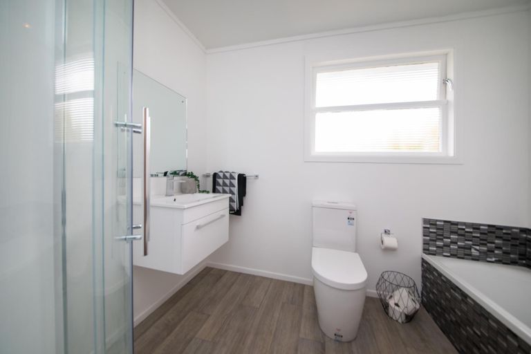 Photo of property in 1 Lifford Place, Awapuni, Palmerston North, 4412