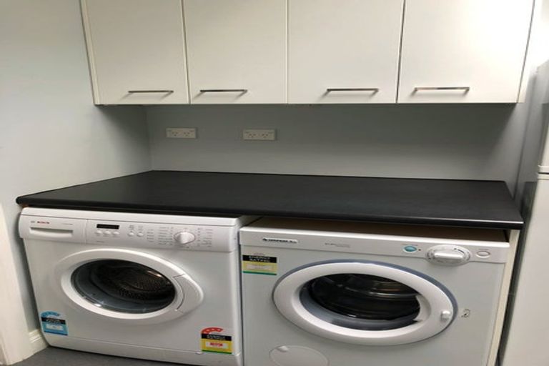 Photo of property in 30b Sutherland Crescent, Melrose, Wellington, 6023