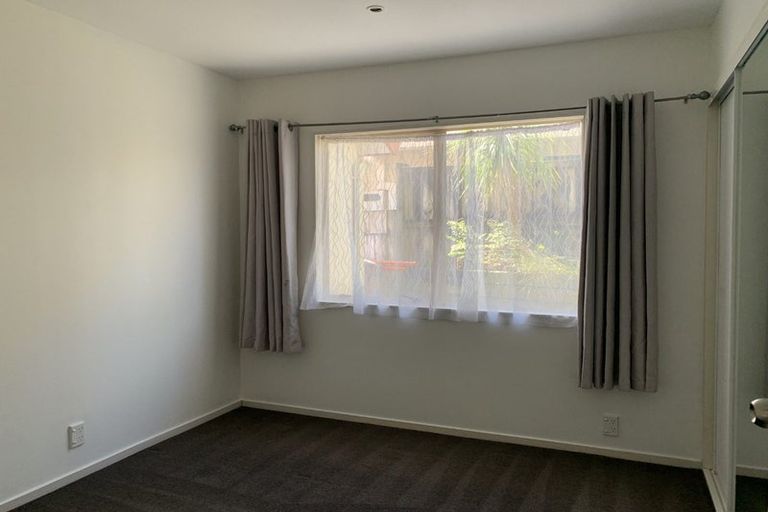 Photo of property in 3 Bridgehead Cove, West Harbour, Auckland, 0618