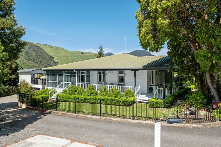 Photo of property in 30 Main Road, Havelock, 7100