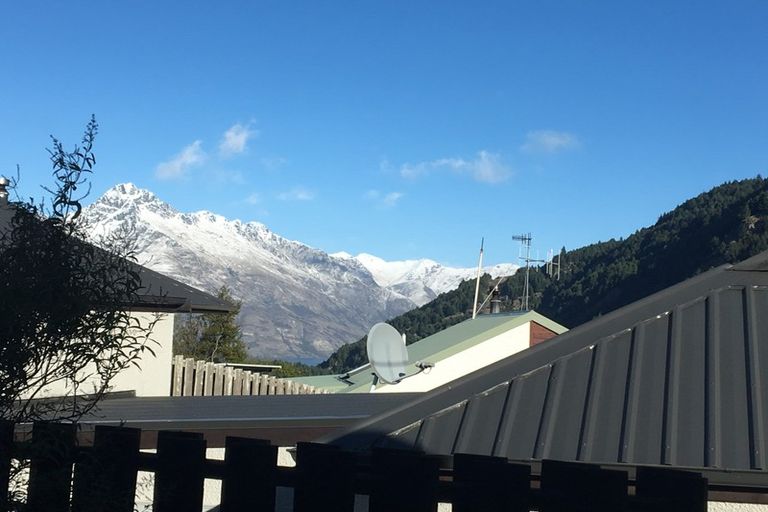 Photo of property in 6a Watts Road, Fernhill, Queenstown, 9300