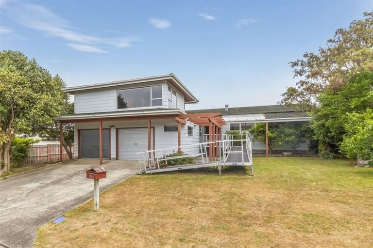 Photo of property in 128 Kahu Road, Paremata, Porirua, 5024