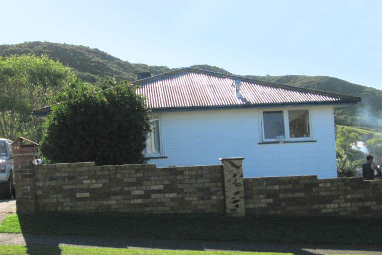 Photo of property in 44 Takapuwahia Drive, Takapuwahia, Porirua, 5022