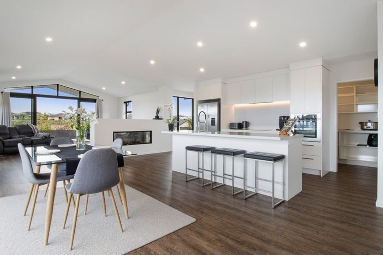 Photo of property in 39 Lakeside Terrace, Omokoroa, 3114