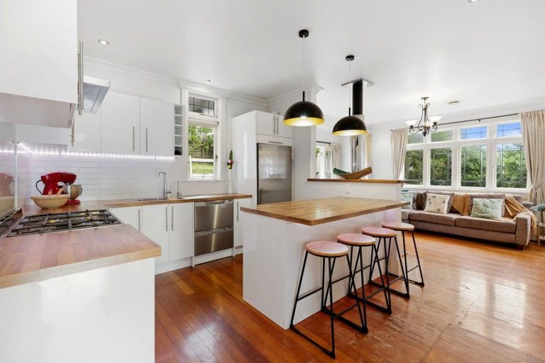 Photo of property in 84 Waitaha Road, Welcome Bay, Tauranga, 3112