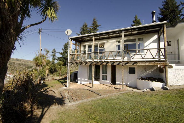 Photo of property in 89 Branxholm Street, Roxburgh, 9500