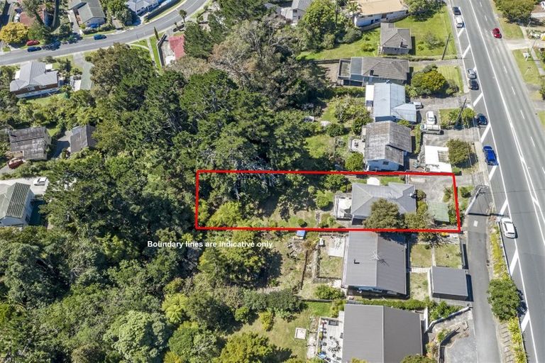 Photo of property in 389 Wairau Road, Totara Vale, Auckland, 0629
