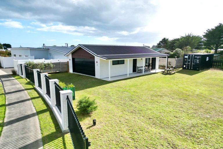 Photo of property in 2 Sandown Avenue, Himatangi Beach, Foxton, 4891