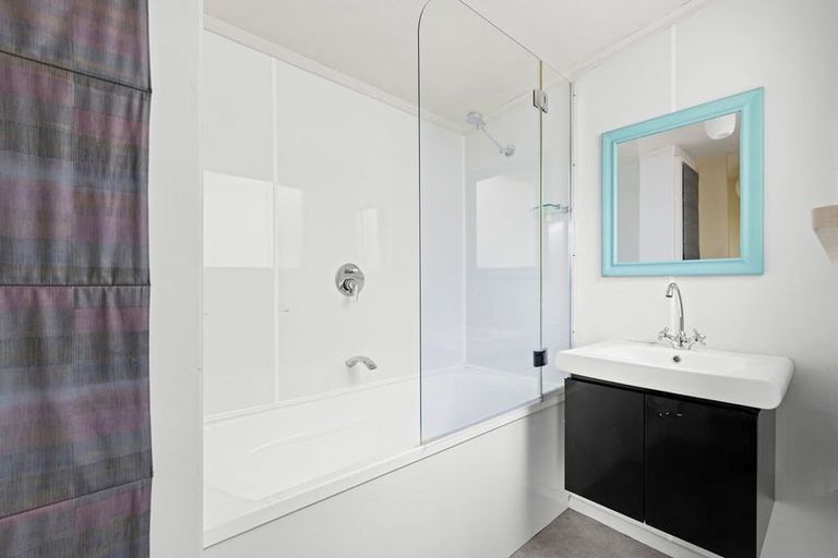 Photo of property in 2/76 Oram Avenue, New Brighton, Christchurch, 8061