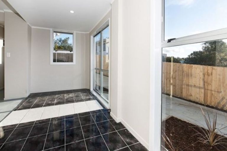 Photo of property in 24 Styca Place, Sunnyvale, Auckland, 0612