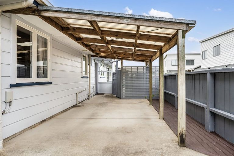 Photo of property in 7 Barberry Lane, Te Atatu Peninsula, Auckland, 0610