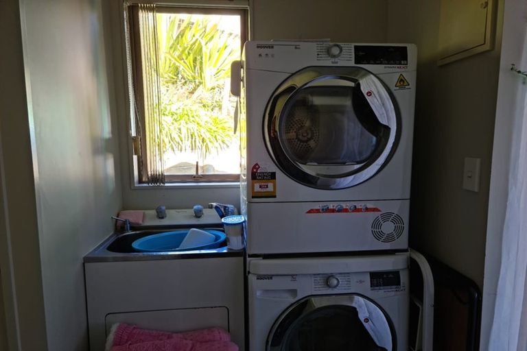 Photo of property in 20 Condor Place, Unsworth Heights, Auckland, 0632