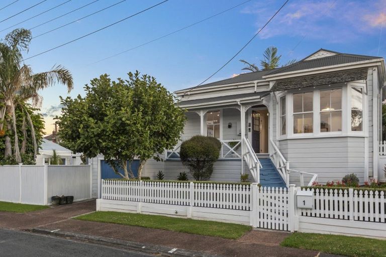 Photo of property in 1 St Leonards Road, Devonport, Auckland, 0624