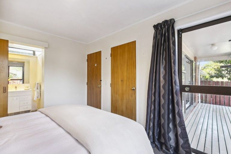 Photo of property in 2/29a Parkvale Road, Karori, Wellington, 6012