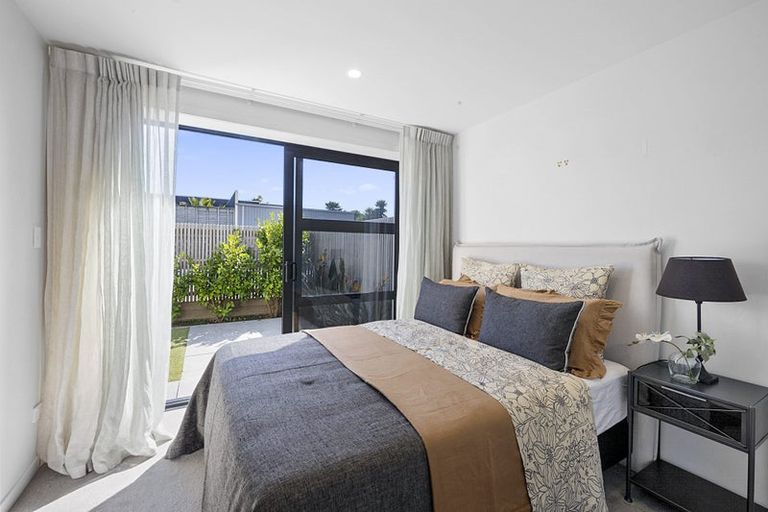 Photo of property in 2/11a Baring Terrace, Strandon, New Plymouth, 4312
