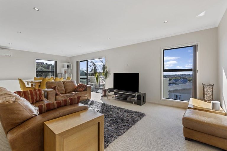 Photo of property in 11a Handley Place, Glen Avon, New Plymouth, 4312