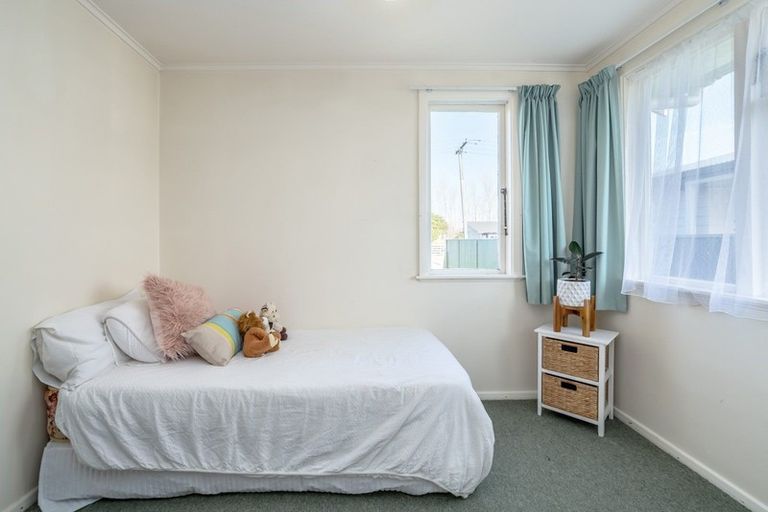 Photo of property in 13 Roberts Street, Martinborough, 5711