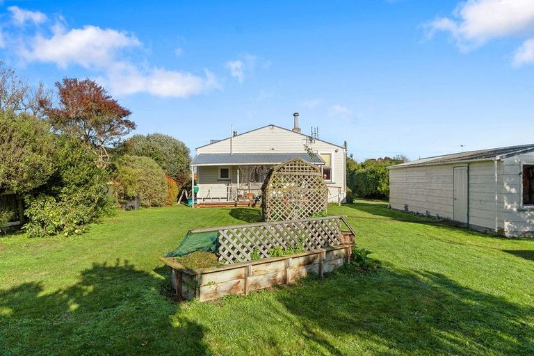 Photo of property in 27 Dublin Street, Martinborough, 5711