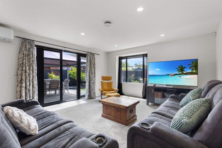 Photo of property in 43 Broadhaven Avenue, Parklands, Christchurch, 8083