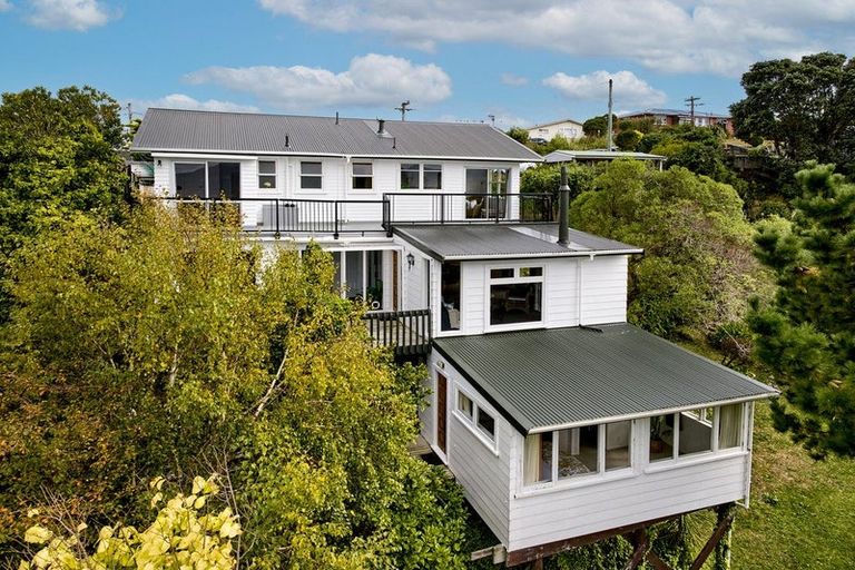 Photo of property in 30 Mana View Road, Paremata, Porirua, 5026