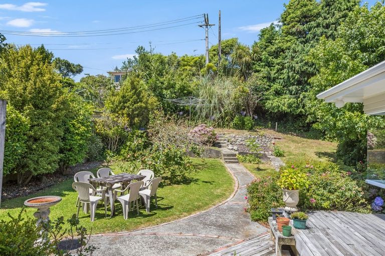 Photo of property in 4 Ranui Terrace, Tawa, Wellington, 5028