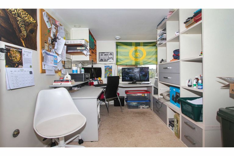 Photo of property in 1/52 Pupuke Road, Hillcrest, Auckland, 0627