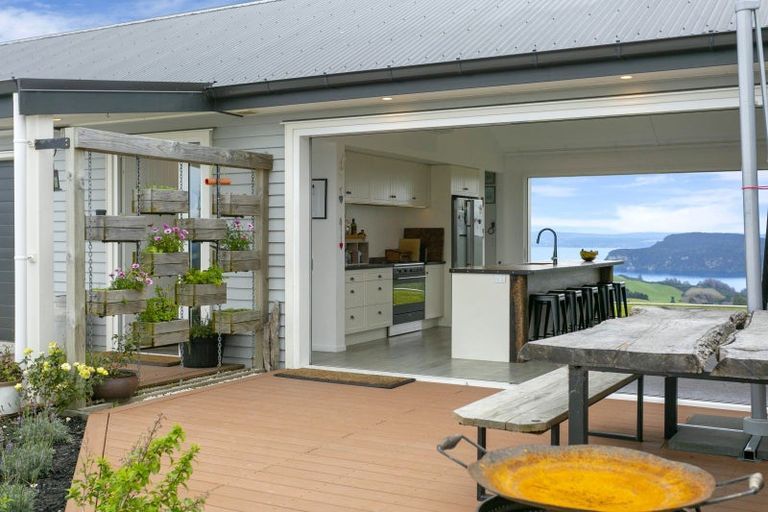Photo of property in 48 Edge Hill, Acacia Bay, Taupo, 3385