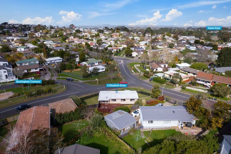 Photo of property in 5 Elizabeth Drive, West Harbour, Auckland, 0618