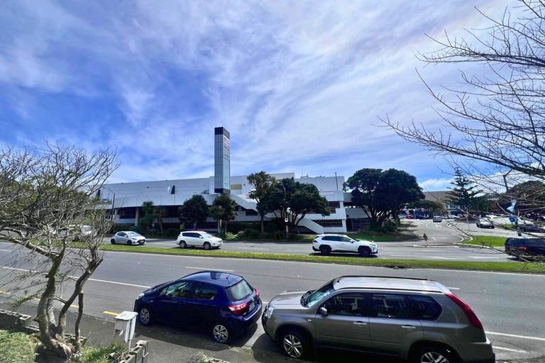 Photo of property in 1 Titahi Bay Road, Porirua City Centre, Porirua, 5022