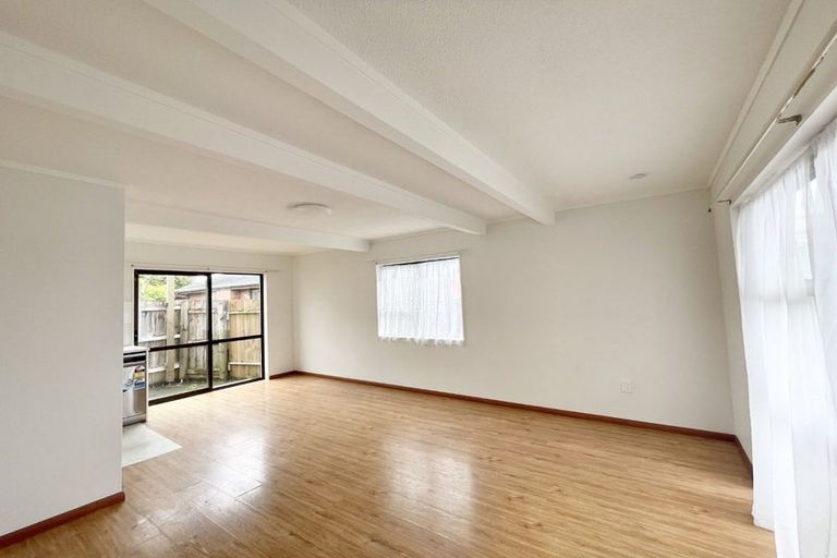 Photo of property in 79 Sturges Road, Henderson, Auckland, 0612