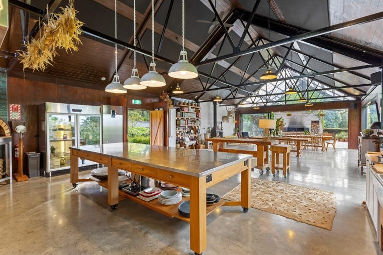 Photo of property in 376 Taiapa Road, Muriwai, Waimauku, 0881