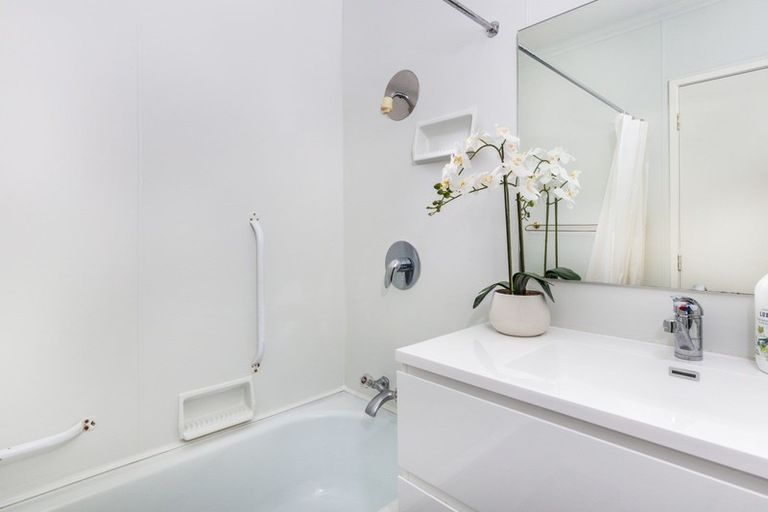 Photo of property in 2/55 Hawai Street, Two Mile Bay, Taupo, 3330