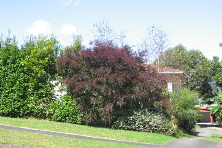 Photo of property in 48 Savoy Road, Glen Eden, Auckland, 0602