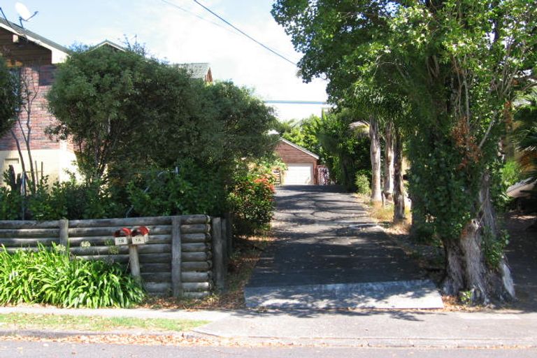 Photo of property in 2/7 Gray Crescent, Torbay, Auckland, 0630