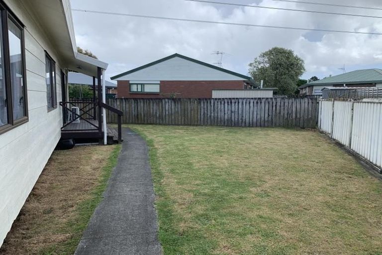 Photo of property in 2/31 Aeronautic Road, Takanini, 2112