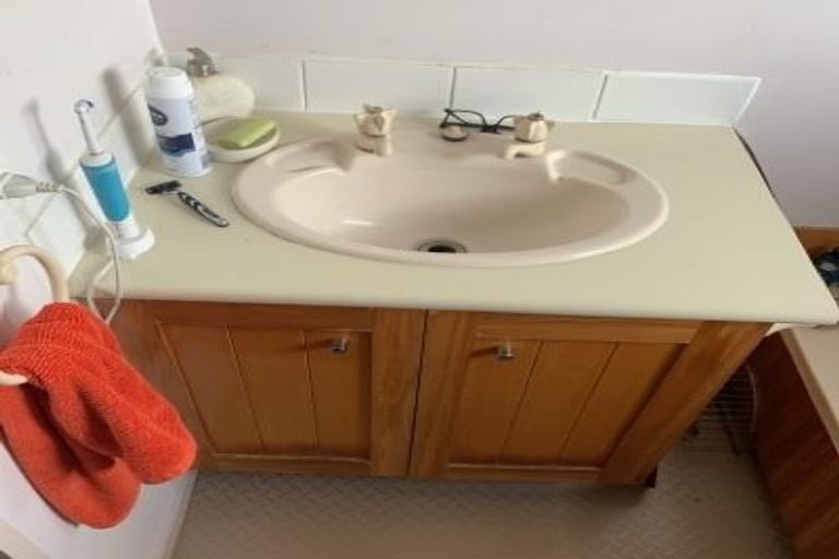 Photo of property in 1/16 Heathglen Place, Bayview, Auckland, 0629