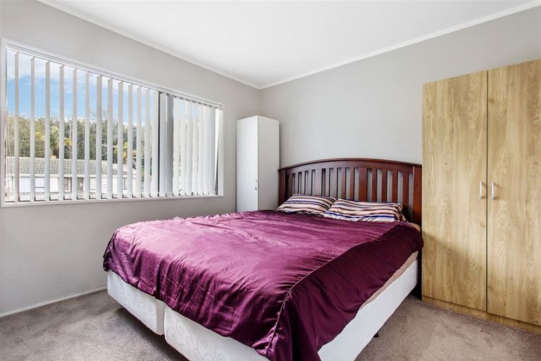 Photo of property in 2/134 Spinella Drive, Bayview, Auckland, 0629