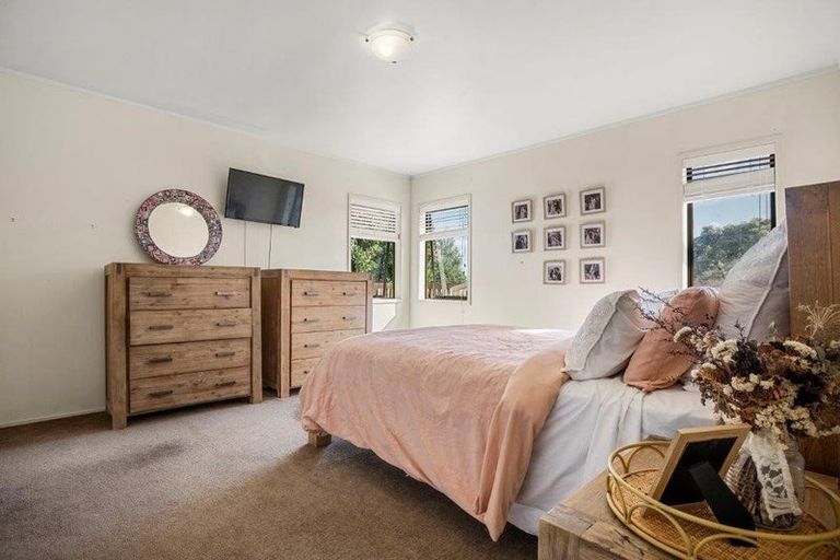 Photo of property in 2 Litchfield Place, Clarks Beach, 2122