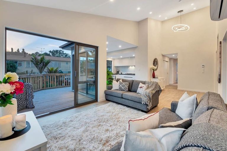 Photo of property in 1a Greville Road, Pinehill, Auckland, 0632