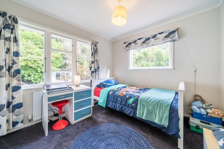 Photo of property in 49 Blue Mountains Road, Pinehaven, Upper Hutt, 5019